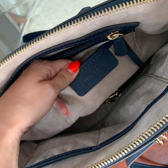 Michael Kors Dome Satchel Bag Emmy Saffiano Leather Medium Handbag - Picture 6 of 8